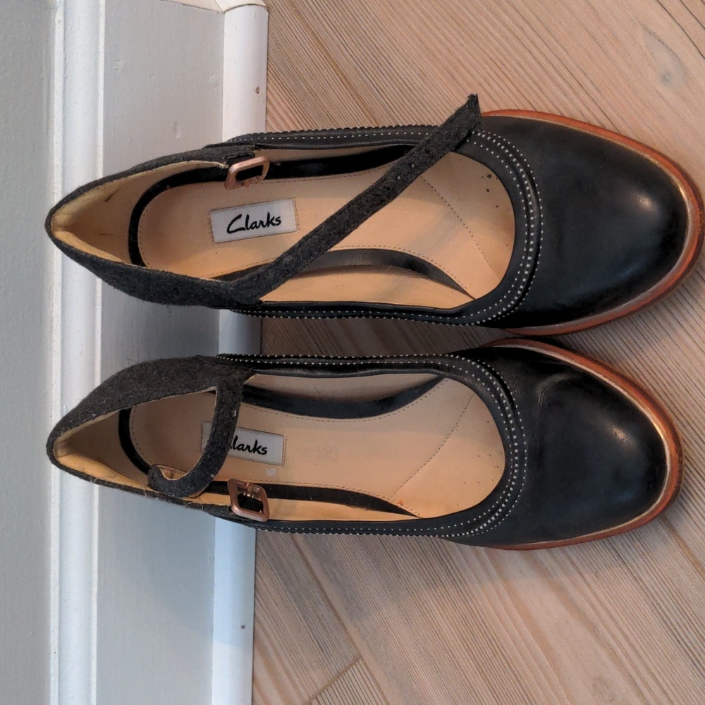 Clarks 9.5 Mary Jane Heel